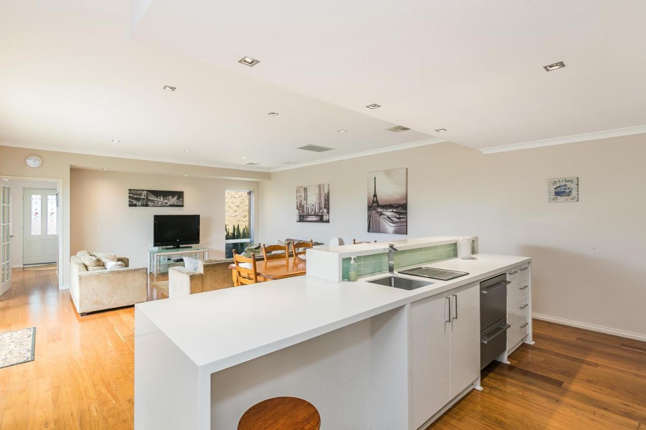 Ocean Keys Cottage - Free Wifi Mindarie Esterno foto